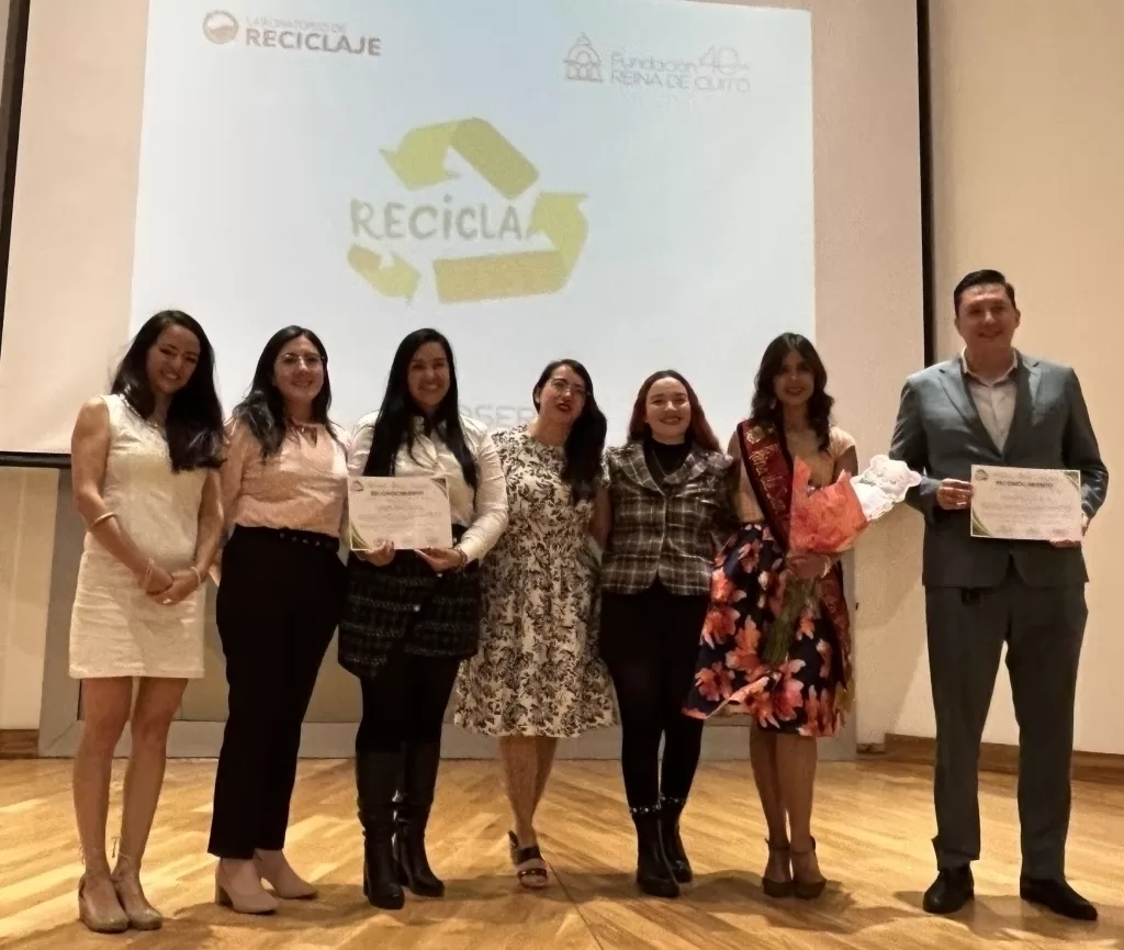 Reina de Quito en el reciclafest. Flexiplast Empresa de empaques dona 1,5 toneladas