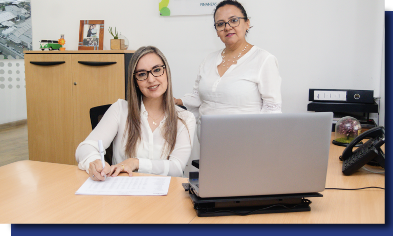 Mujeres trabajando | Empresa segura